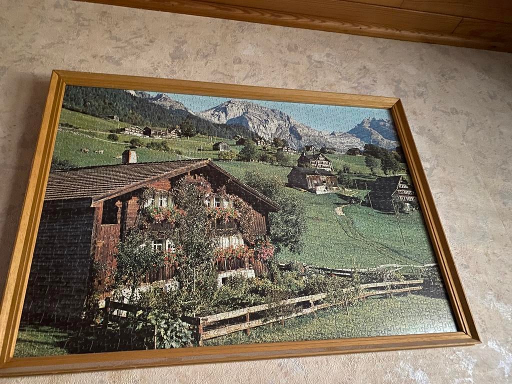 Mooie grote puzzel in kader van Zwitsers huis in landschap., Ophalen of Verzenden