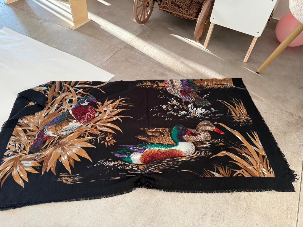 Foulard noir motifs canard, Enlèvement ou Envoi, Neuf, Pashmina