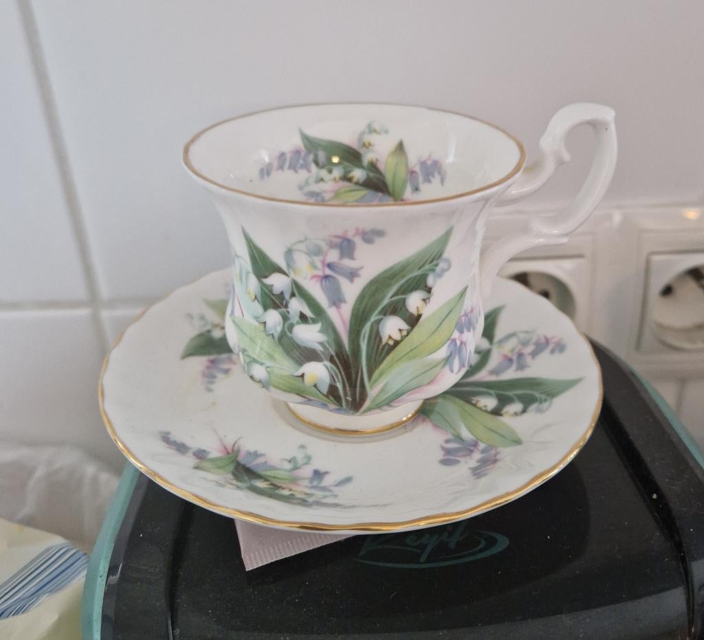 Royal Albert Summertime, Ophalen