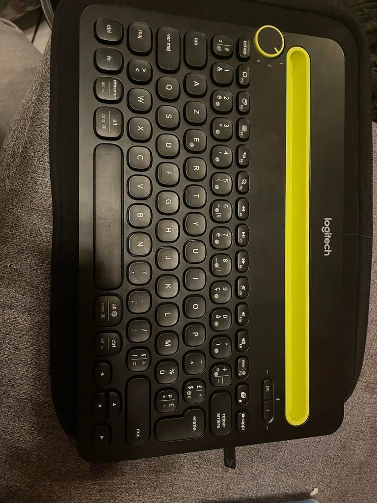 Clavier Bluetooth, Informatique & Logiciels, Enlèvement, Comme neuf