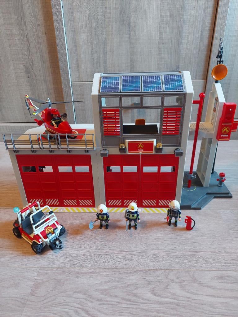 Playmobil grote brandweerkazerne en brandweerauto, Kinderen en Baby's, Speelgoed | Playmobil, Ophalen, Zo goed als nieuw, Complete set