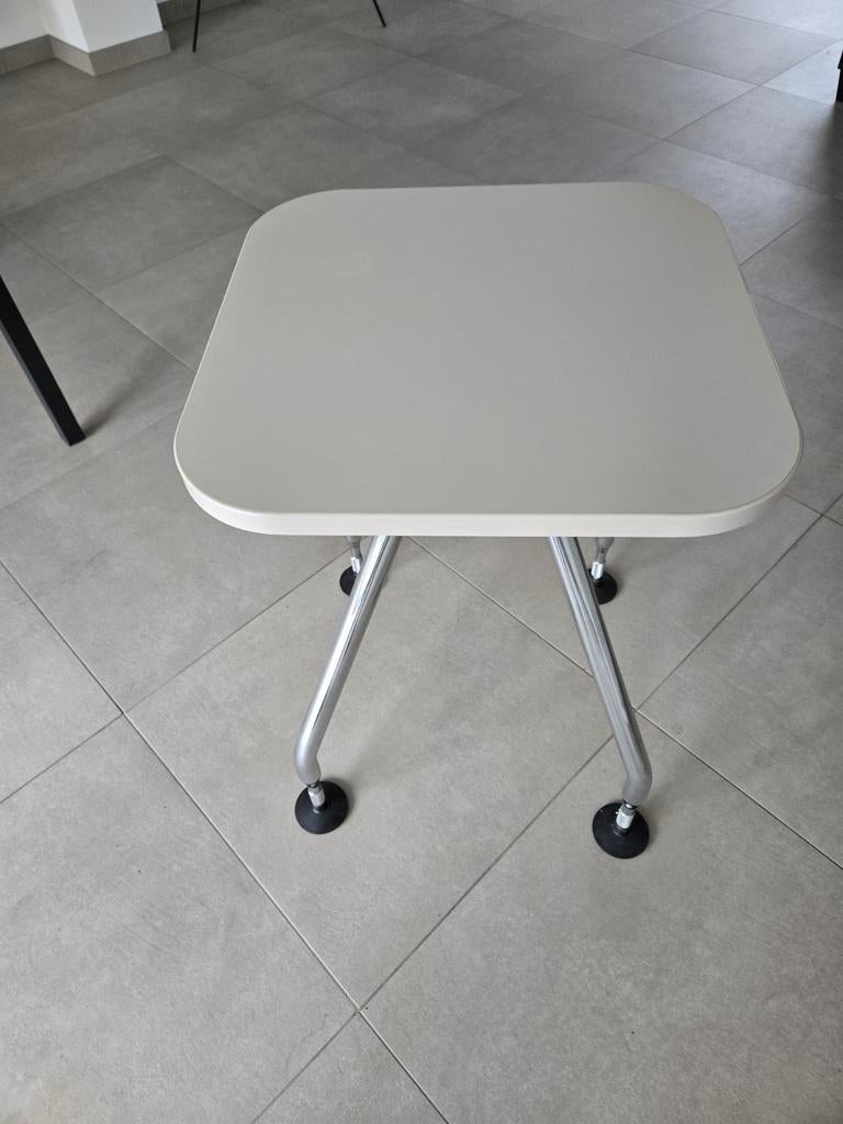 Vintage tafel Vitra "ad hoc" fabrieks look 50 x 50 cm, Enlèvement