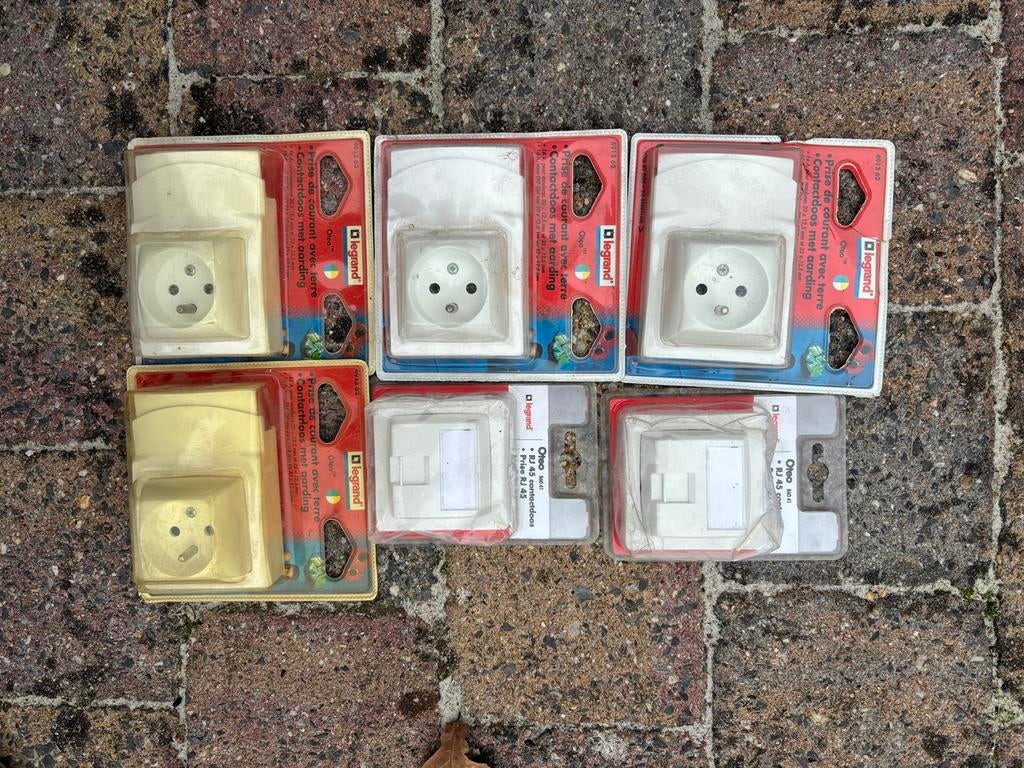 Lot de douilles Legrand, Bricolage & Construction, Enlèvement ou Envoi, Neuf, Interrupteur