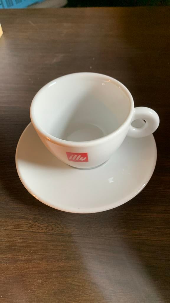 Illy kop en schoteltje 11 stuks, Ophalen of Verzenden, Zo goed als nieuw