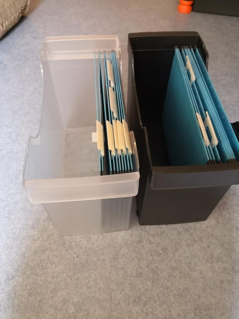 2 bakken voor hangmappen, Ophalen, Zo goed als nieuw