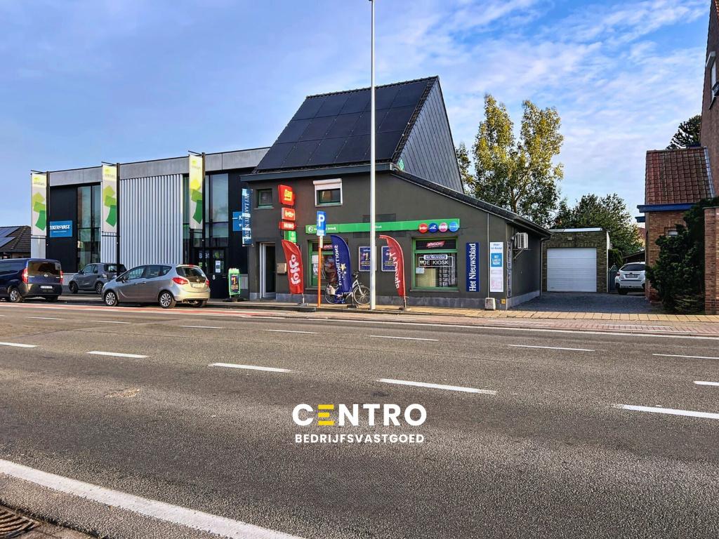 TE KOOP - Krantenwinkel met woonst, Immo, Huizen en Appartementen te koop, Provincie West-Vlaanderen, 500 tot 1000 m², Woning met bedrijfsruimte