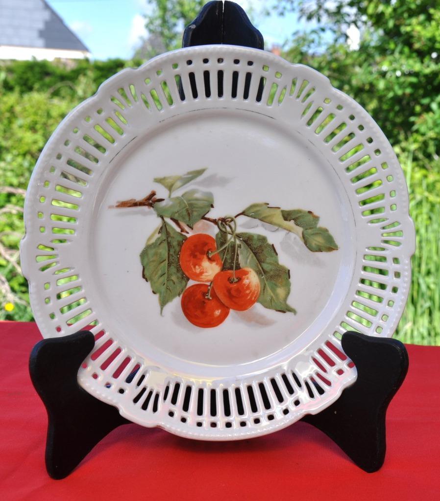 assiette porcelaine decorative ajouré decor 3 cerises, Enlèvement ou Envoi