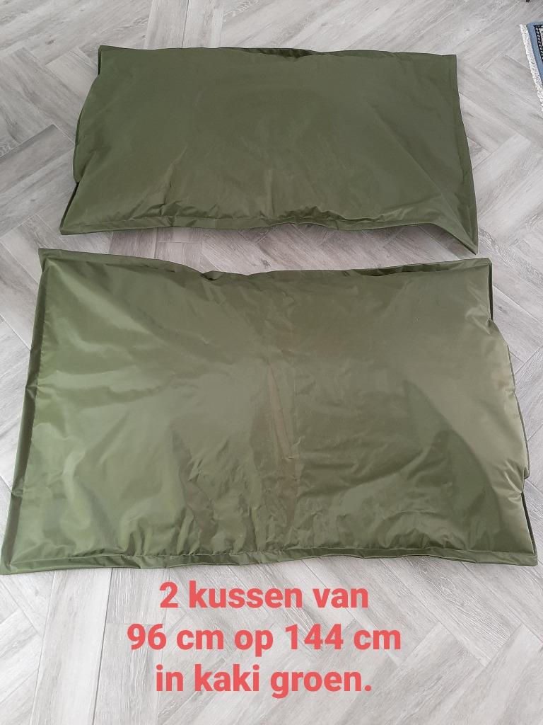2 Zitzakken/grote kussens kaki groen €70, Ophalen, Zo goed als nieuw, Overige kleuren, Zitzak