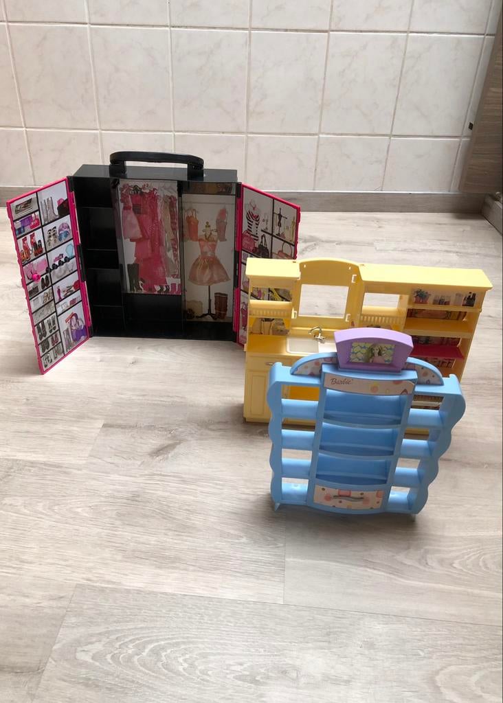 Barbie kleerkasten set ( 3 stuks), Kinderen en Baby's, Ophalen, Gebruikt