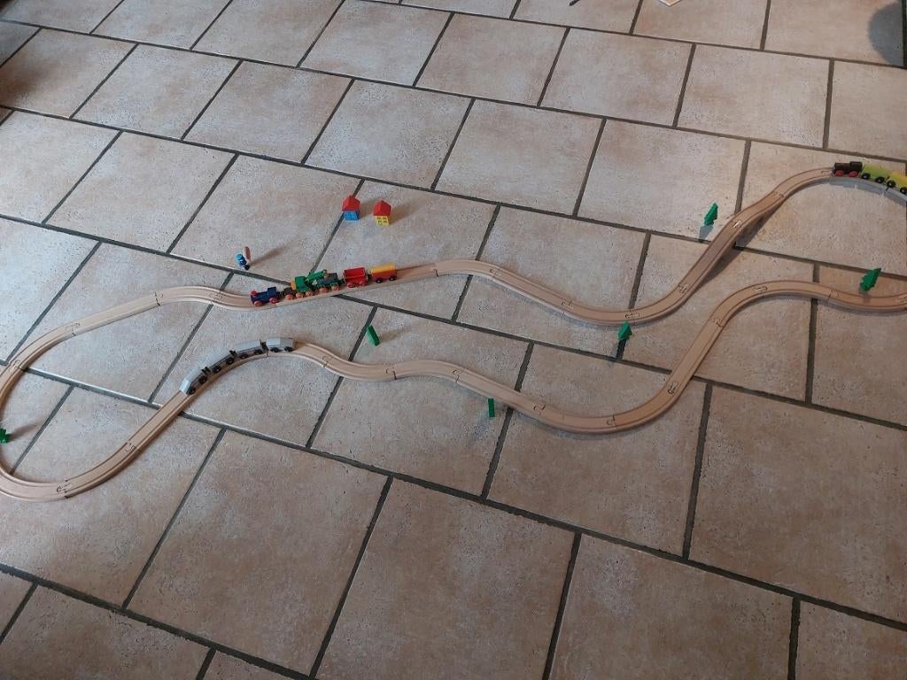 jeu train Brio (circuit locomotives wagons + accessoires), Hobby & Loisirs créatifs, Trains miniatures | Échelles Autre, Enlèvement
