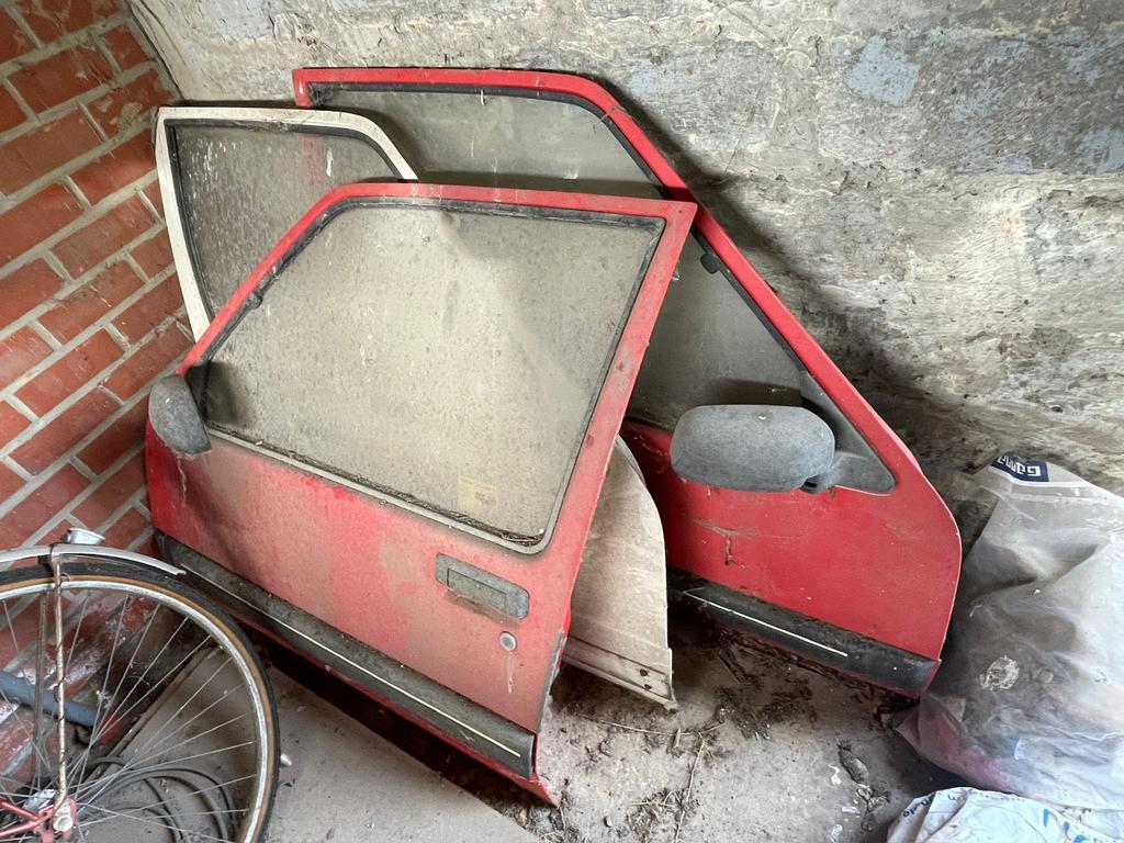 Deuren + linker voorvleugel renault 5 express, Auto's, Particulier, Overige carrosserie, Te koop, Rood