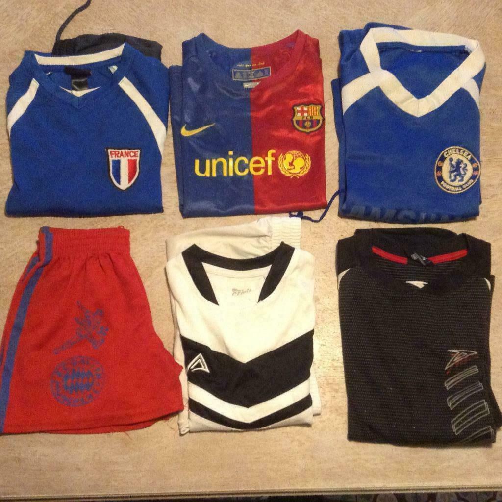 voetbalpakjes maat 116: Frankrijk, Barcelona, Chelsea, e.a., Ophalen of Verzenden, Gebruikt, Jongen of Meisje, Sport- of Zwemkleding