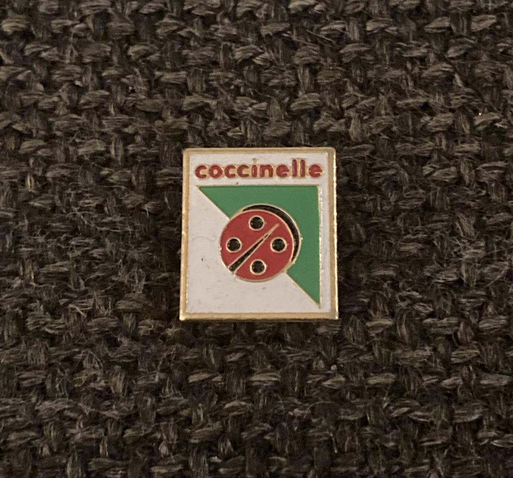 PIN - COCCINELLE - LIEVEHEERSBEESTJE - LADYBUG, Verzenden, Gebruikt, Dier of Natuur, Speldje of Pin