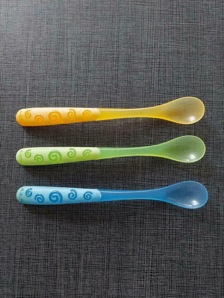 Plastiek lepel voor baby / peuter - Nuby, Kinderen en Baby's, Ophalen of Verzenden, Gebruikt