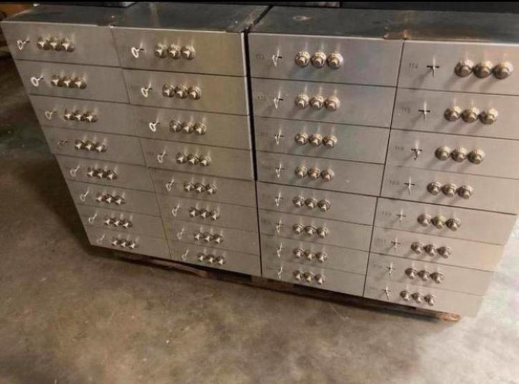 Bankkluis kluizenzaal wapenkluis brandkast kluis safe gadget, Huis en Inrichting, Ophalen, Brandkast