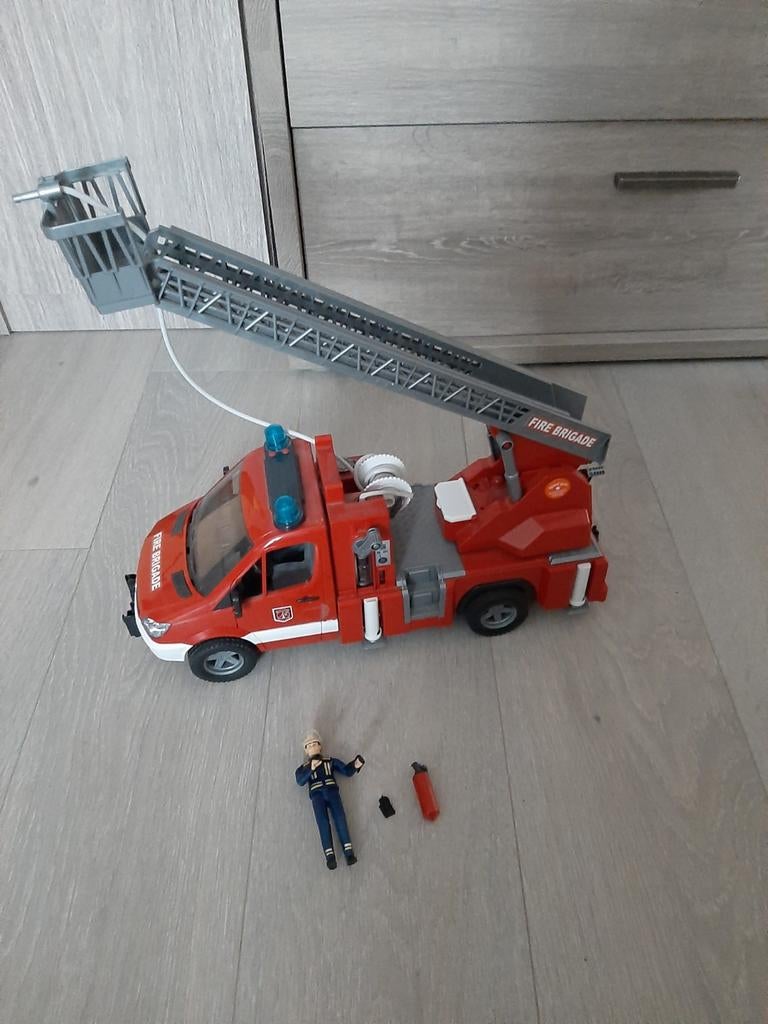 Bruder brandweerwagen incl popje, Ophalen, Zo goed als nieuw