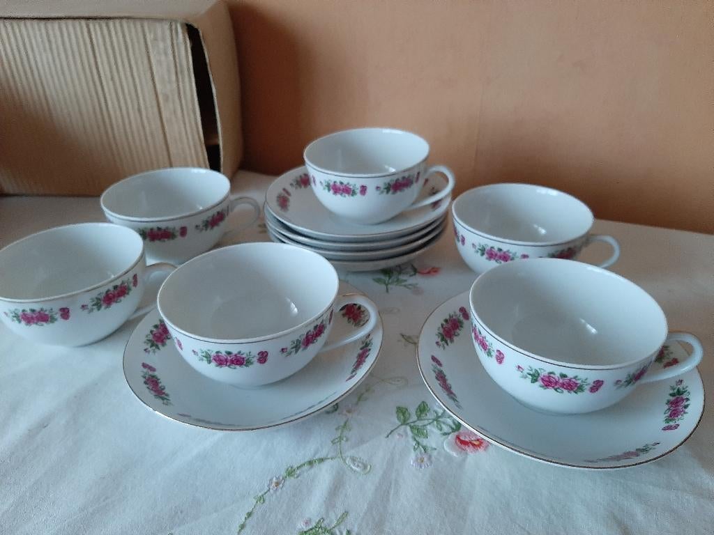Set van 6 vintage tassen met ondertas, Chinees porselein, Ophalen