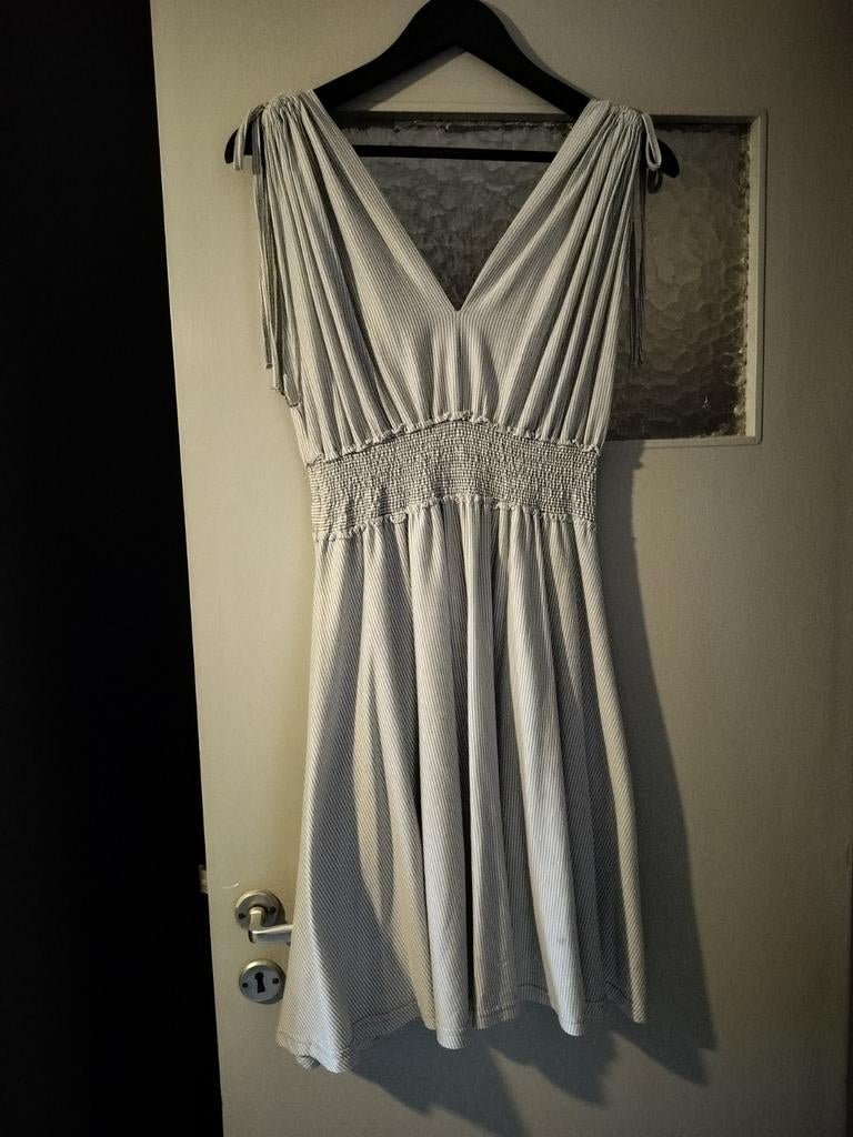 Lichtgrijs jurkje, Vêtements | Femmes, Robes, Enlèvement ou Envoi, Comme neuf