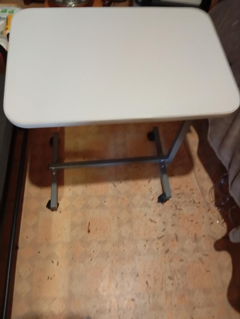 Table de lit, Enlèvement, Comme neuf
