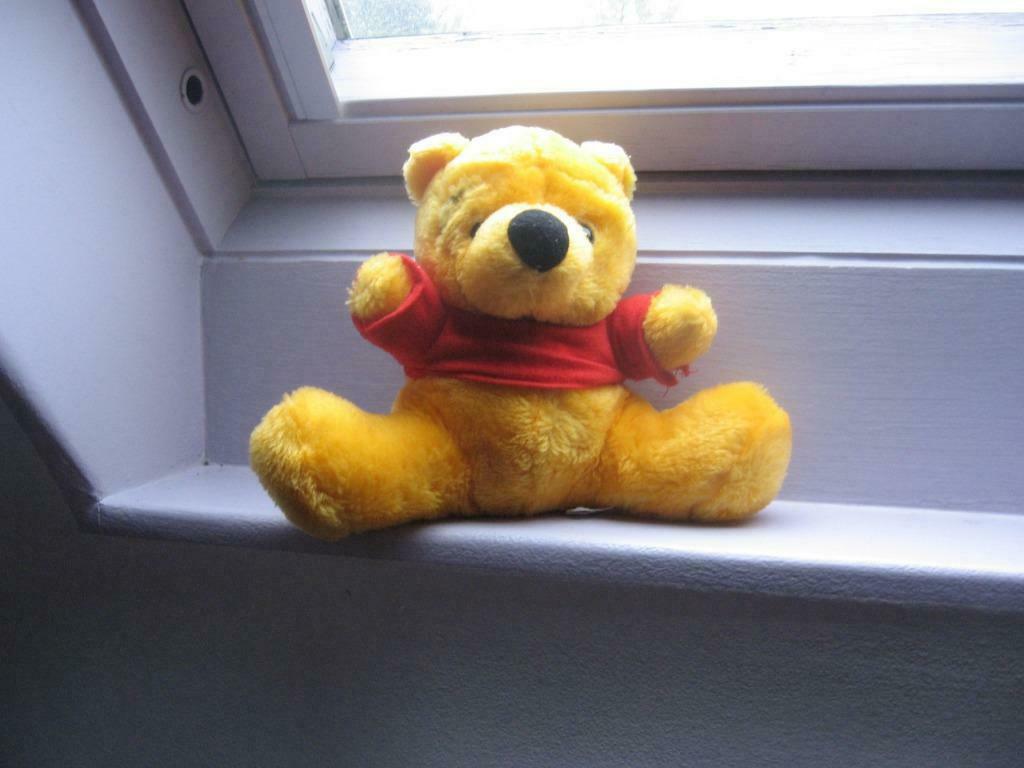 Peluche Winnie l'ourson. Hauteur : 20 cm. Etat impeccable., Enlèvement ou Envoi, Comme neuf, Ours