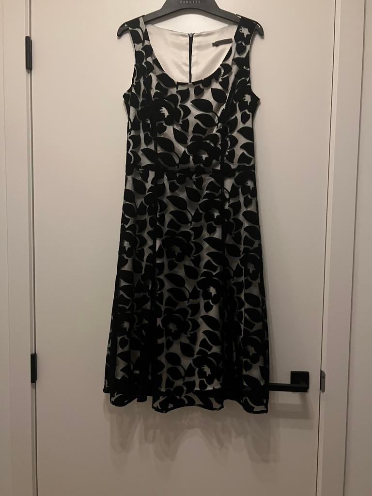 Jurk Xandres/ maat 38/ zwart-wit/ €22, Kleding | Dames, Gelegenheidskleding, Zo goed als nieuw, Maat 38/40 (M), Wit, Ophalen of Verzenden