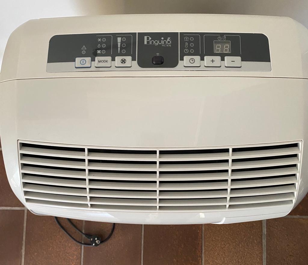 Delonghi airco pinguino 8200 btu, Comme neuf, Enlèvement, Télécommande, Refroidissement et Déshumidification