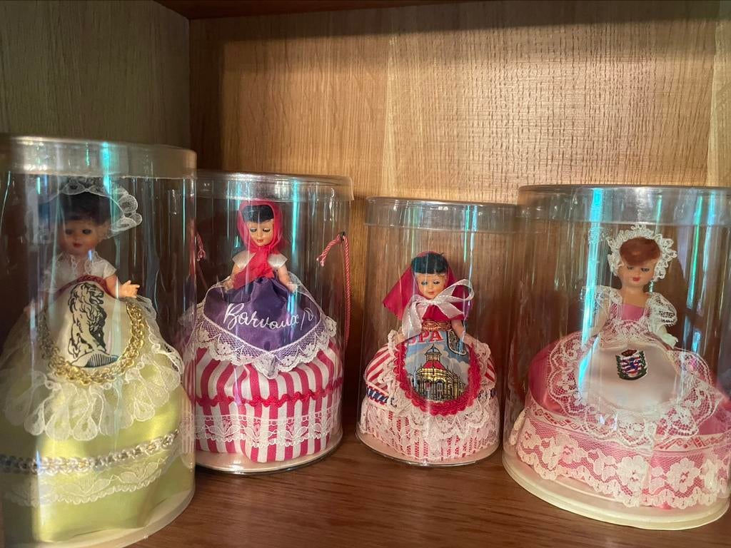 Collectie vintage popjes in klederdracht, Ophalen, Zo goed als nieuw