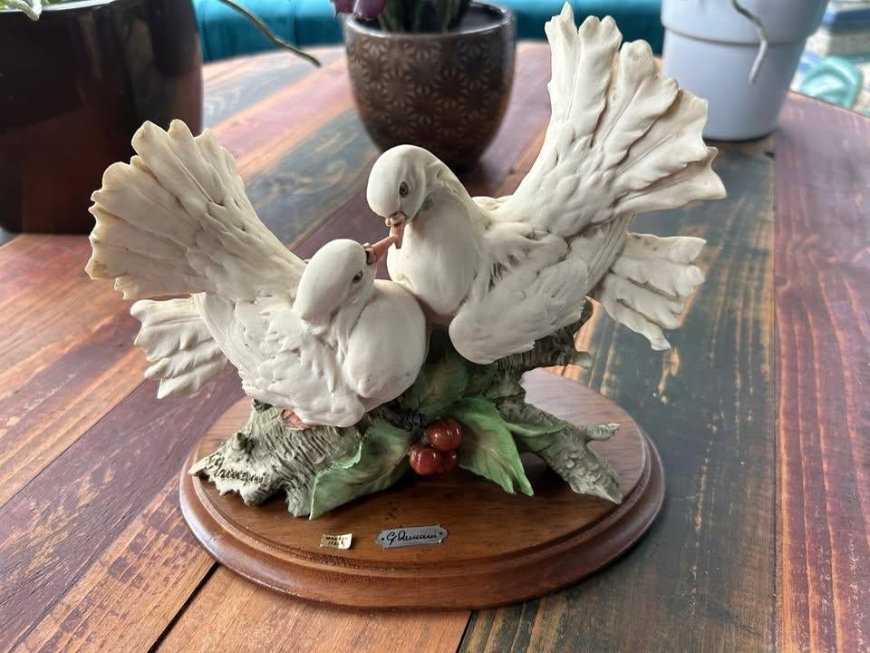 Statuette signée "Colombes" en porcelaine - Collection, Antiquités & Art, Enlèvement ou Envoi