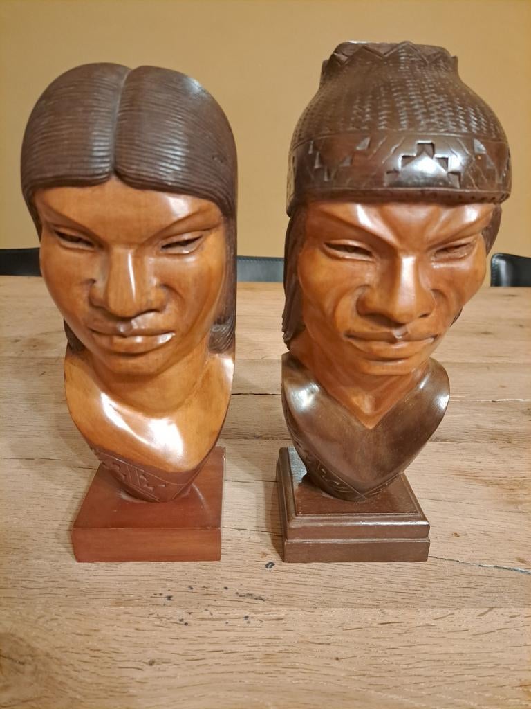 Massieve houten beelden uit Zuid-Amerika, Enlèvement