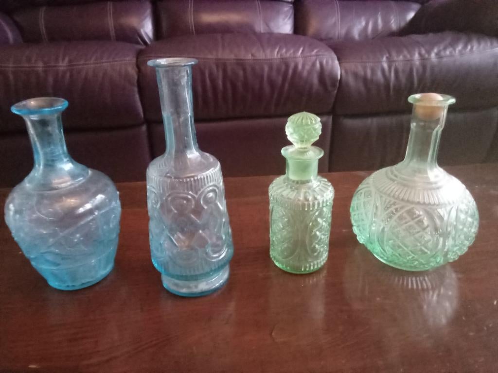Lot de 4 flacons anciens en verre., Antiquités & Art, Enlèvement
