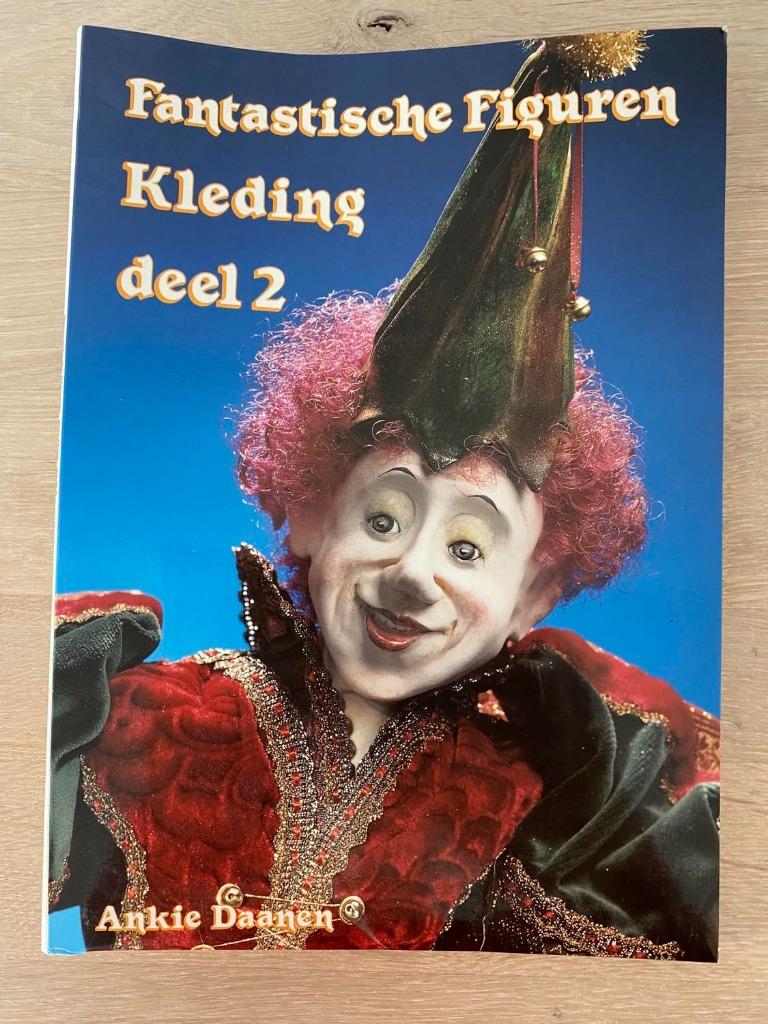 Boek met patronen : Fantastische figuren Kleding deel 2 (Ank, Boeken, Hobby en Vrije tijd, Zo goed als nieuw, Borduren en Naaien