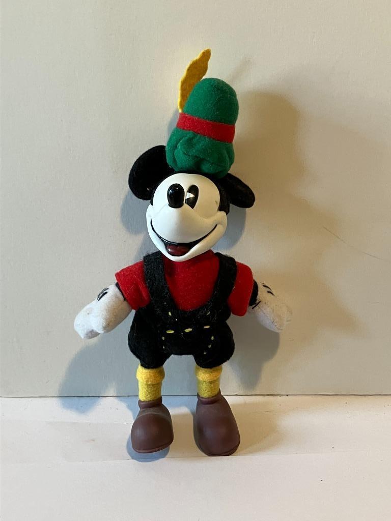 Mickey tirolien? lutin de Noël? 20 cm en tissus, Enlèvement ou Envoi, Mickey Mouse, Neuf, Statue ou Figurine