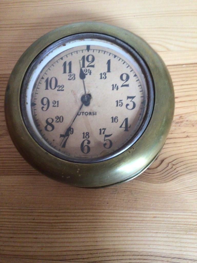 Petite horloge swiss murale en cuivre, Enlèvement