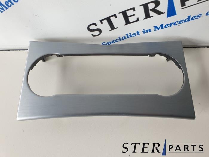 Panneau climatronic d'un Mercedes C-Klasse, Enlèvement ou Envoi, 3 mois de garantie, Utilisé, Mercedes-Benz