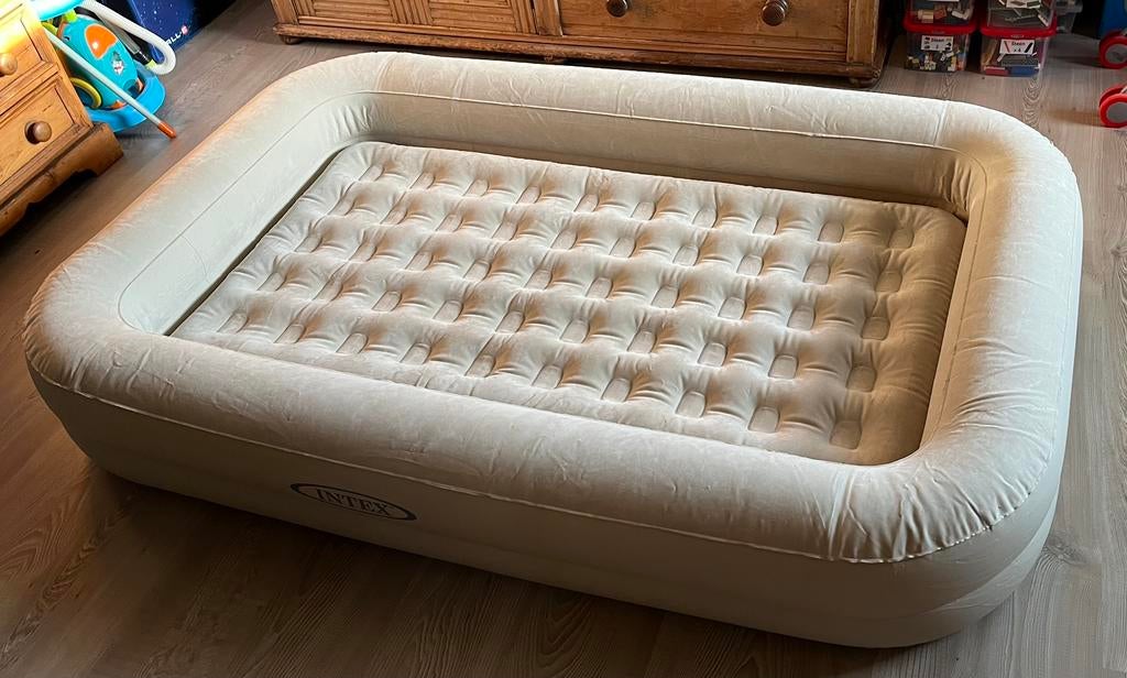 Intex luchtmatras peuterbed, Ophalen, Gebruikt