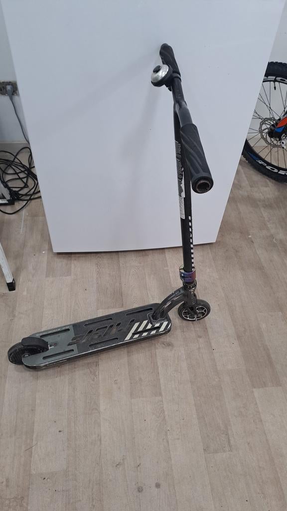 Freestyle stuntstep met lichte gebruikssporen, Fietsen en Brommers, Ophalen, Nieuw, Gewone step, DECATHLON