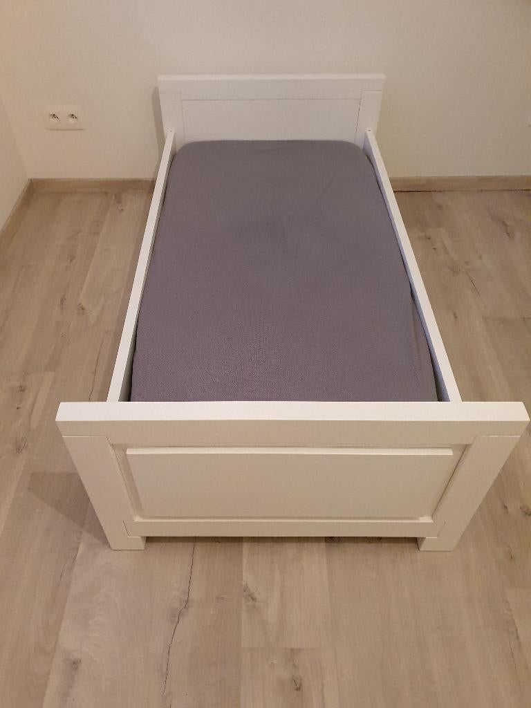 Meegroeibed 70x140 cm + toebehoren, 70 tot 85 cm, 140 tot 160 cm, Zo goed als nieuw, Ophalen