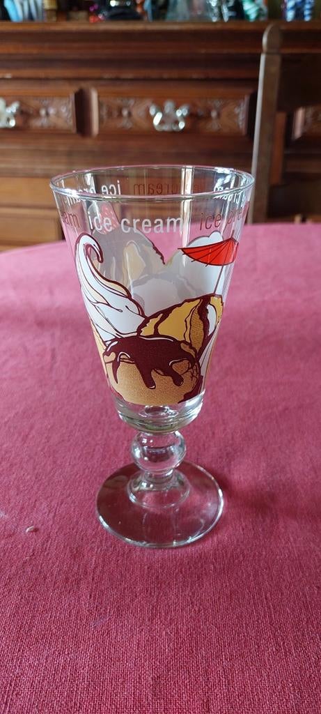6 prachtige ice cream glazen om met dit weer een ice cream, Enlèvement ou Envoi, Comme neuf