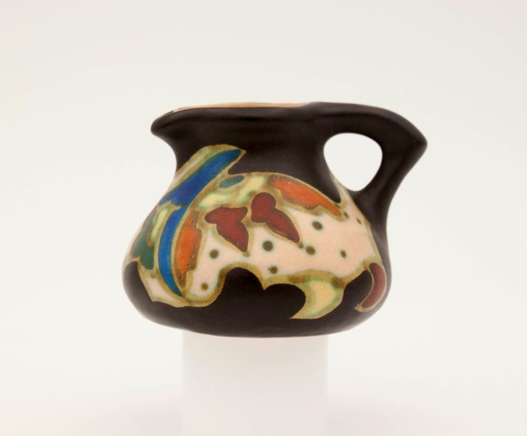 C.B. Ären plateel melkkannetje – België, ca. 1920-40, Antiek en Kunst, Antiek | Keramiek en Aardewerk, Ophalen of Verzenden