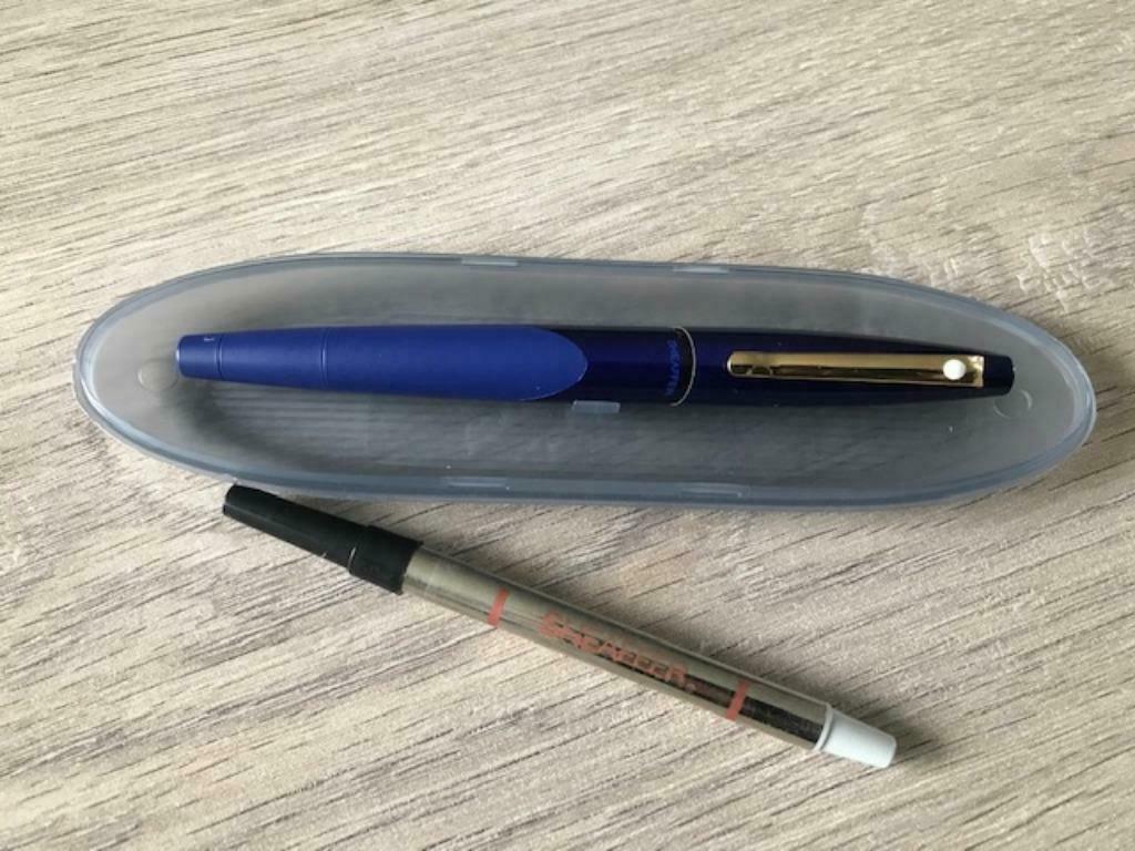 Reflexblauwe SHAEFFER rollerball met extra vulling + box, Verzamelen, Pennenverzamelingen, Ophalen of Verzenden, Nieuw, Fineliner