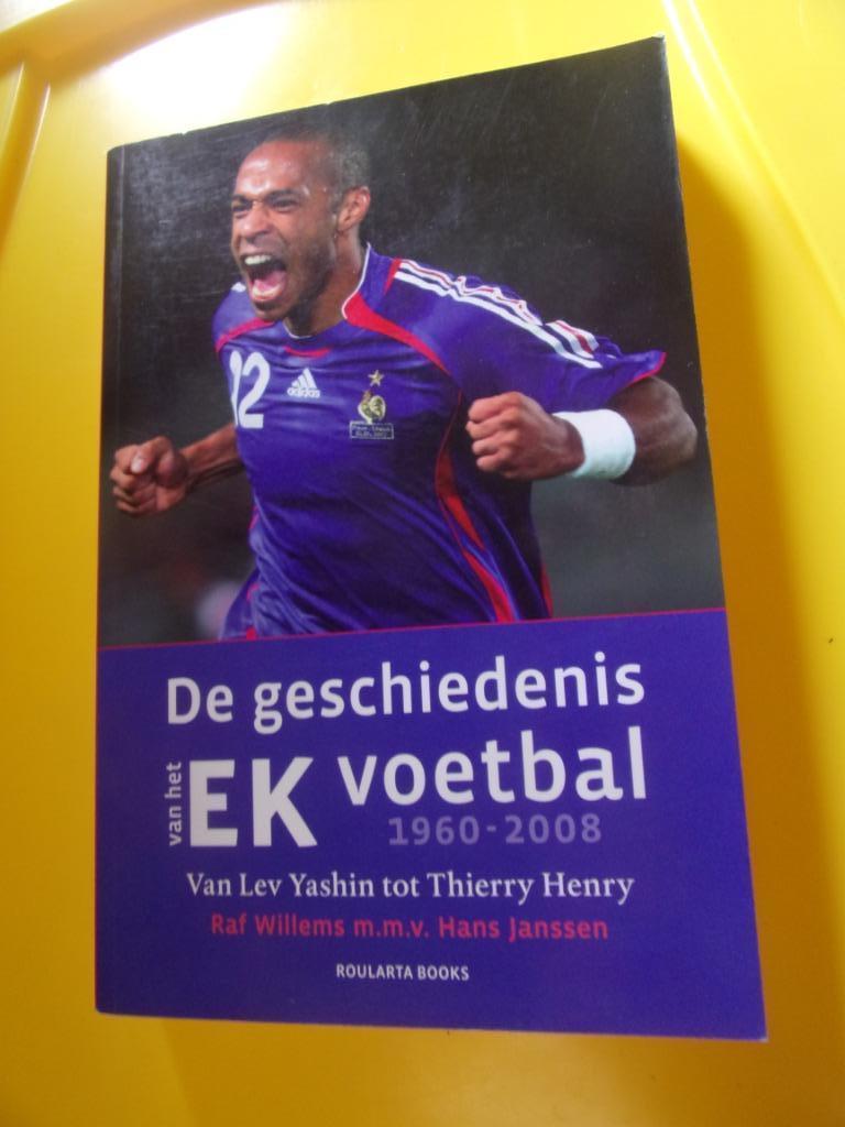 VOETBAL : De geschiedenis van het EK Voetbal 1960-2008, Enlèvement ou Envoi, Comme neuf, Sport de ballon