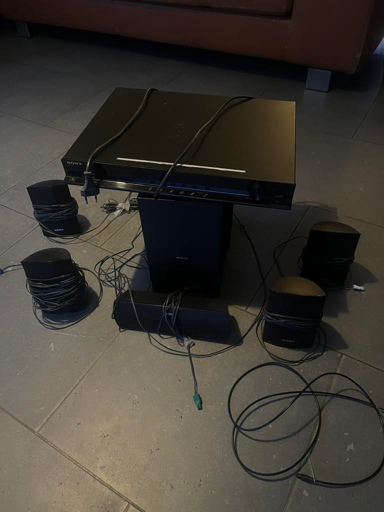 Home cinema Sony 5.1 5 enceintes plus caisson de basses, TV, Hi-fi & Vidéo, Ensembles home-cinéma, Utilisé, Lecteur DVD, Système 5.1