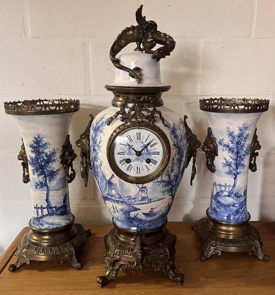 Klok met twee vazen Blauwe Delft, Ophalen