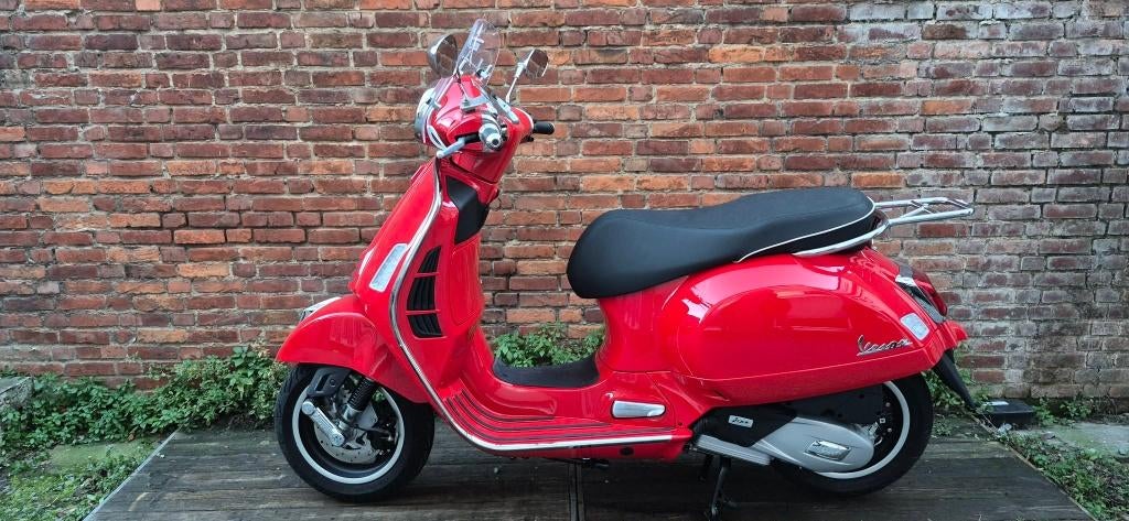 Vespa GTS 125  Super Nieuw 310 Piaggio, Permis Moto A, Scooter, Entreprise, Jusqu'à 11 kW