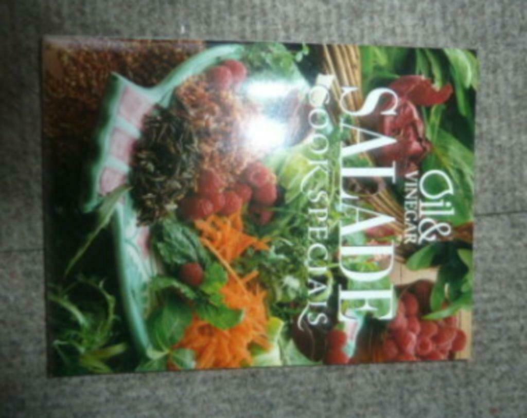 kook boek Oil & Vinegar SALADE COOK SPECIALS, Enlèvement ou Envoi, Utilisé