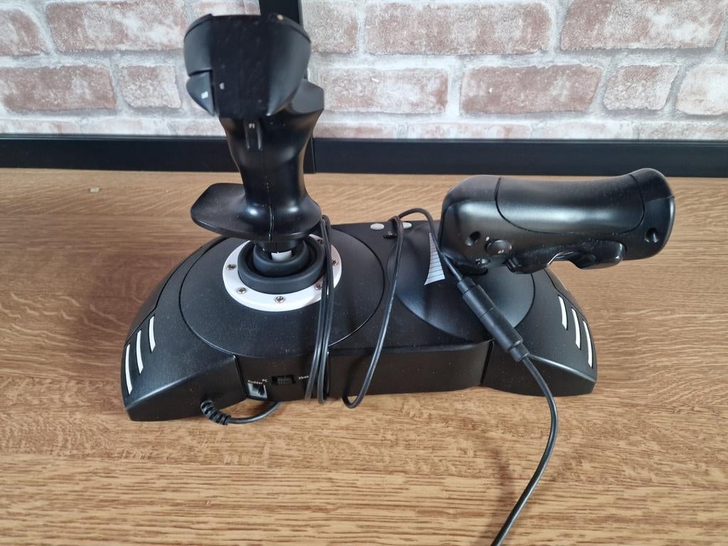 Flight sim joystick Thurstmaster HOTAS one S, Ophalen