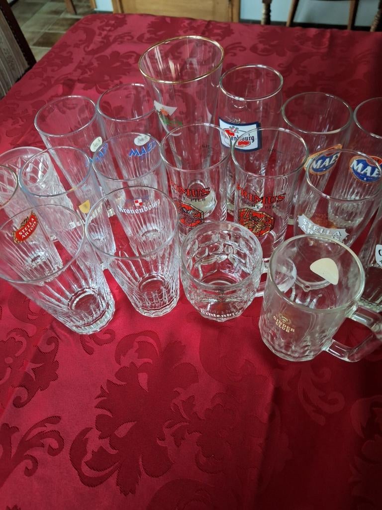 20 bierglazen van verschillende merken, Verzamelen, Ophalen, Zo goed als nieuw, Bierglas
