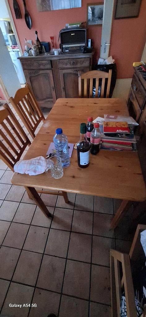 Table et 3 chaises, Ophalen