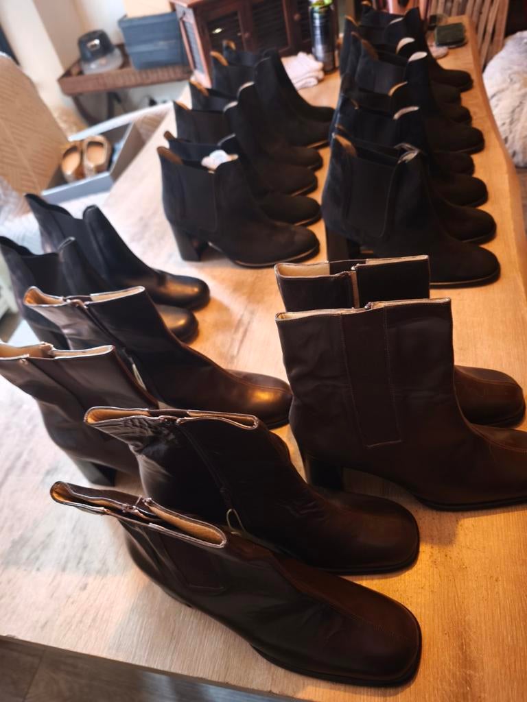 11 paire de bottines, taille 42, Enlèvement ou Envoi