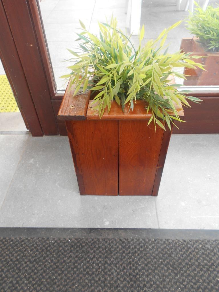 PETITE JARDINIERE EN BOIS TRAITE, Comme neuf, 30 à 60 cm, Enlèvement, Intérieur